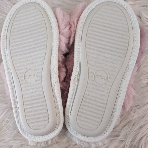 Cat & Jack Youth Girls' Blush Brooklyn Crossband Fur Slippers - Picture 3 of 3